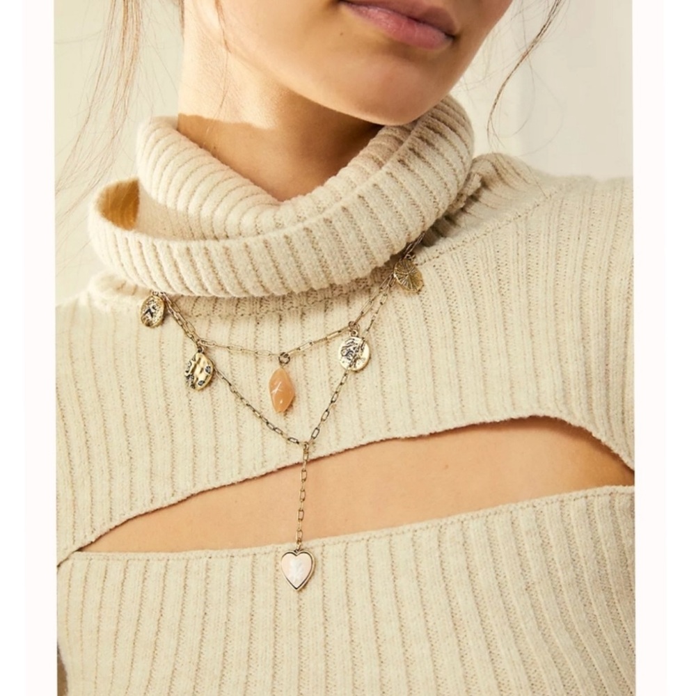 New🌟Free People- Cameo Necklace-Blue